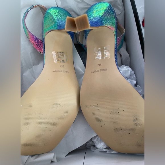 Metallic Sling back Sandals - Picture 2 of 8